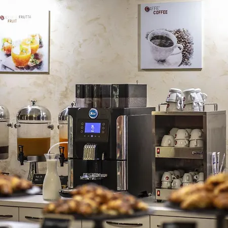 ディプロマティック ホテル 4*