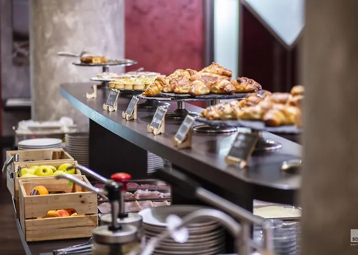 Отель Diplomatic 4*