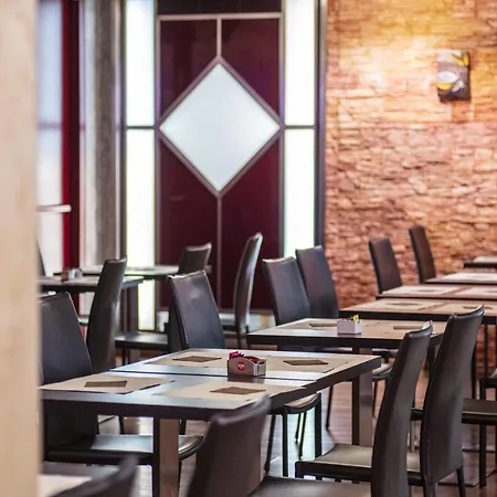 Diplomatic Hotell 4*